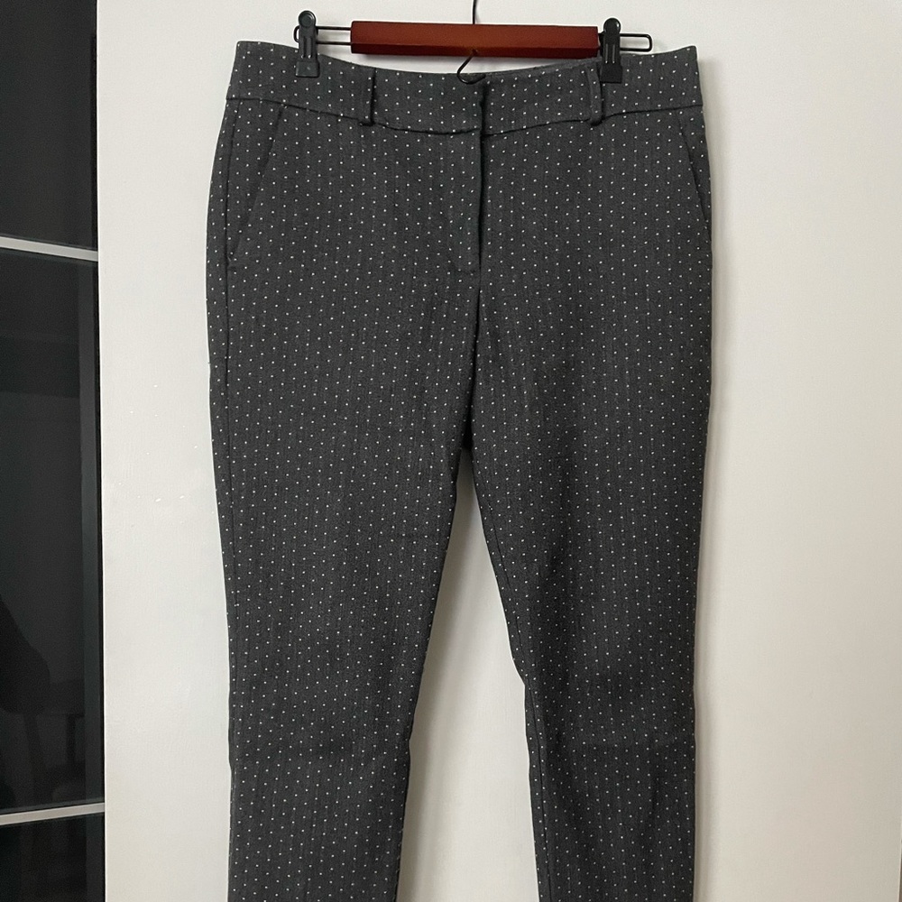 Loft, size 10, skinny crop, grey with white dots